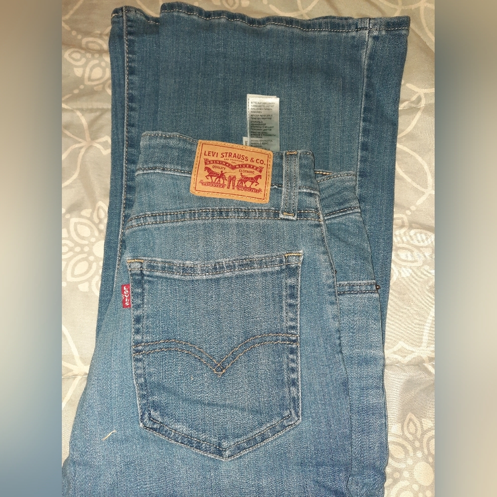 Levis